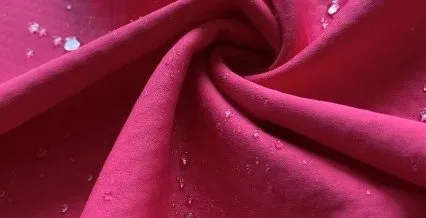 Nous vous aidons à choisir les tissus softshell